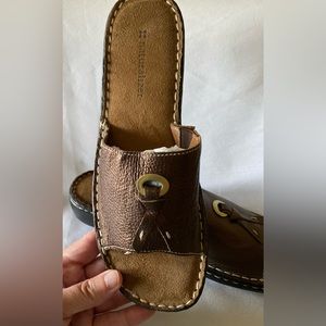 Naturalizer Coppery Bronze Leather Slide Sandals NWOB Slightly Metallic Size 8